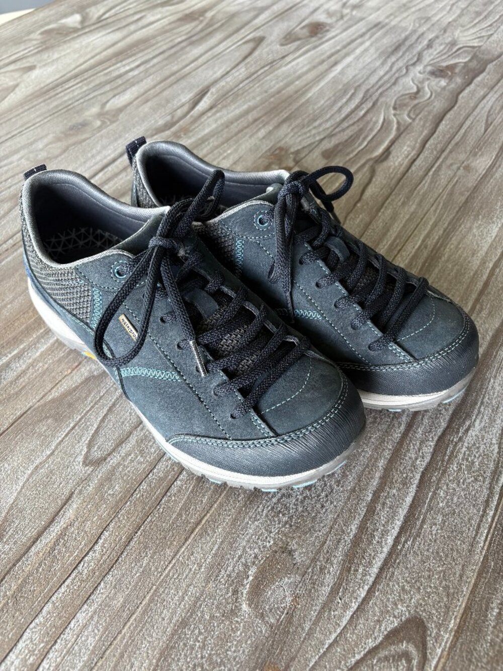 Dansko Waterproof Walking Sneakers – Women's Navy Blue Size 7.5